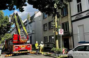 FW-RE: Zimmerbrand mit einer verletzten Person und vier verendeten Vögeln