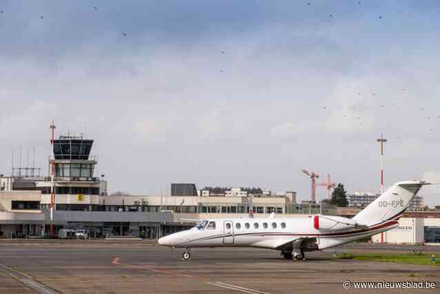 Zeven op de tien vluchten op luchthaven Deurne zijn binnenlandse vluchten: “Ons belastinggeld vliegt letterlijk door de lucht”