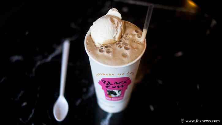 Root beer float recipes: Boozy additions to typical vanilla ice cream, root beer recipe