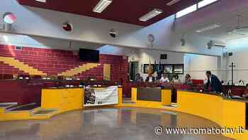 Reddito di cittadinanza, Pd e FdI si fanno i dispetti e la mozione salta. Cittadini infuriati (VIDEO)