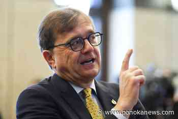 Provinces may have to agree to Ottawa’s 2035 clean power target to access funding