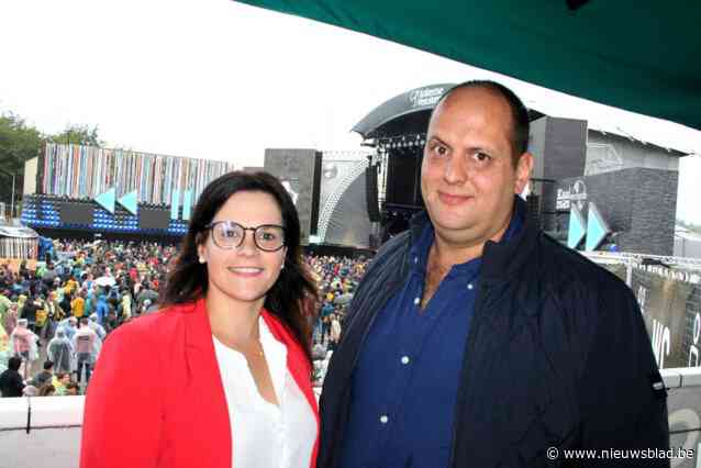 Sponsors combineren netwerken en feestvieren tijdens Lokerse Feesten en Fonnefeesten: “Dansje met de zakenpartners”