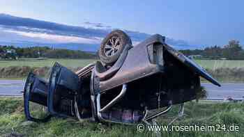 Pickup überschlägt sich nach Zusammenstoß mit Audi bei Weichselbaum