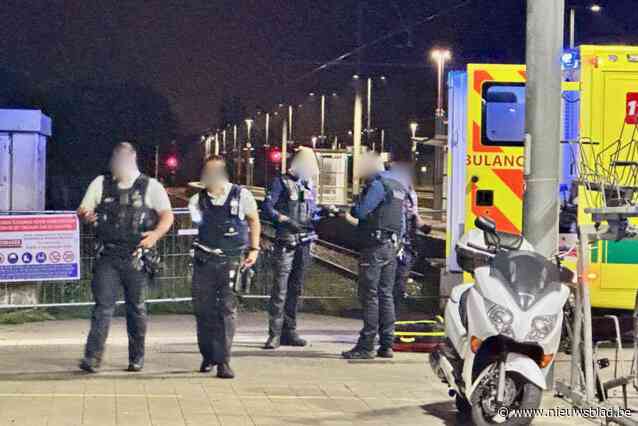 15-jarige neergestoken aan station van Blankenberge, politie lost schot om verdachte in te rekenen: “Slachtoffer is zwaargewond”