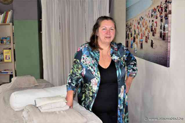 Leen (45) wil klanten in Flÿta de pauzeknop leren indrukken: “Ze kampen vaak met kopzorgen, pijn, trauma of verlies”