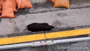 Large sinkhole slows Highway 400 traffic near Bradford