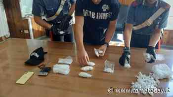 Crack e cocaina venduti in strada, cinque arresti. Nascoste 350 dosi  in una soffitta