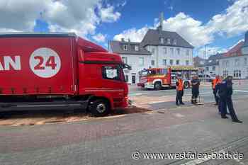 Lkw verliert Diesel - Straße gesperrt