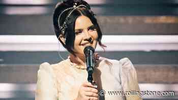 See Lana Del Rey Belt Tammy Wynette’s ‘Stand by Your Man’ Live