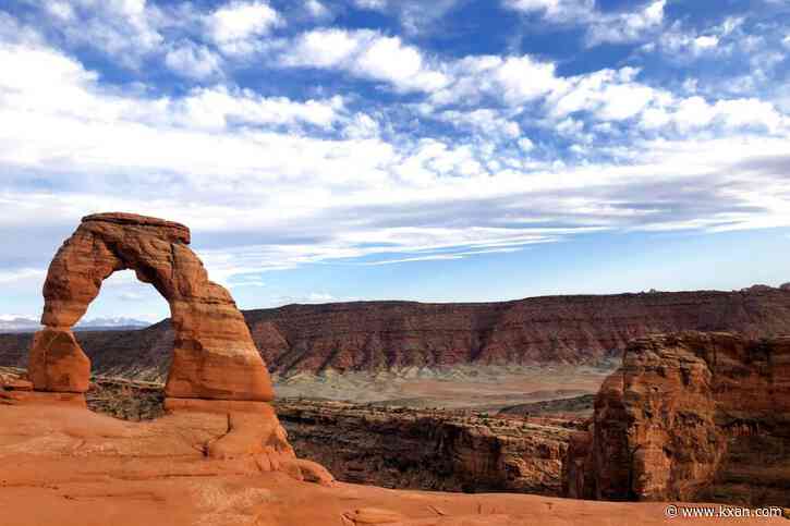 Texas man on trip to spread father's ashes dies at Utah national park