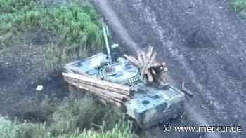 Russische Armee verzweifelt: Video zeigt kuriosen Baumschutz für verwundbaren Putin-Panzer