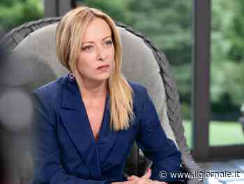 "Confronto per proposta seria". Meloni apre sul salario minimo ma le opposizioni attaccano