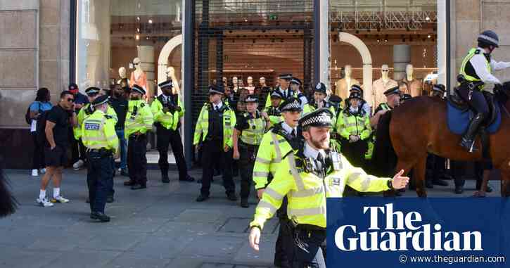 Police in Oxford Street make arrests amid social media ‘robbery campaign’