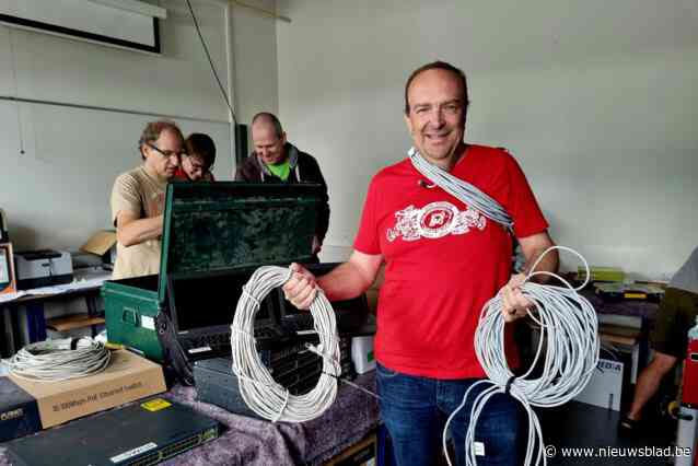 Hoe de Dodentocht op 54 jaar tijd evolueerde op technologisch vlak: “Van stempelkaart tot een chip die in de deelnemersbadge zit”