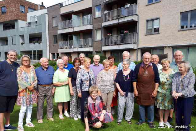 Bewoners residentie Smallendam genieten van zomerfeestje met barbecue