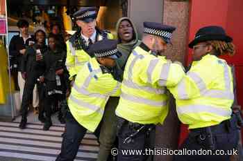 Oxford Street: Met Police impose dispersal order