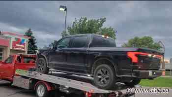 Family ditches electric truck on drive from Winnipeg to Chicago after charging troubles