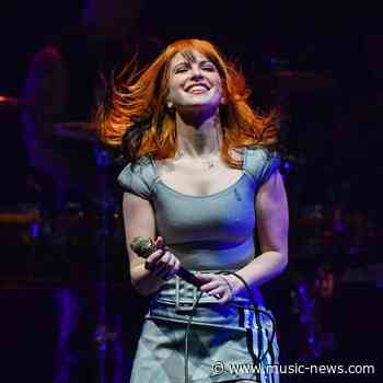 Paramore pull plug on rest of US tour as Hayley Williams battles lung infection