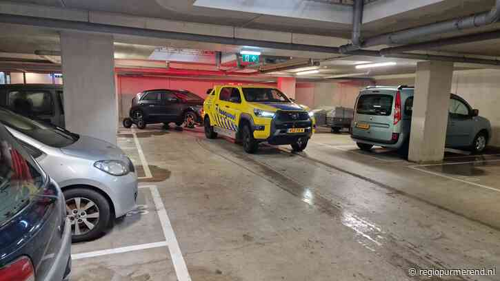 Parkeergarage Triton leeggepompt, auto’s worden eruit gehaald