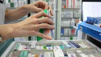 Esce dai domiciliari per un permesso e armato rapina due volte una farmacia