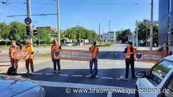 Braunschweig: „Letzte Generation“ blockiert Wolfenbütteler Straße