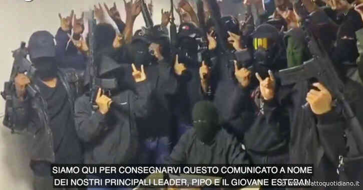 Incappucciati e coi mitra in mano: l’organizzazione criminale Los Lobos rivendica l’assassinio del candidato presidente in Ecuador