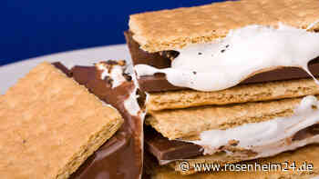Aus Keksen, Schokolade und Marshmallows entsteht ein süßes Dessert namens S‘mores