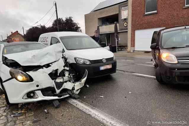 Twee lichtgewonden bij kop-staartbotsing in Heers