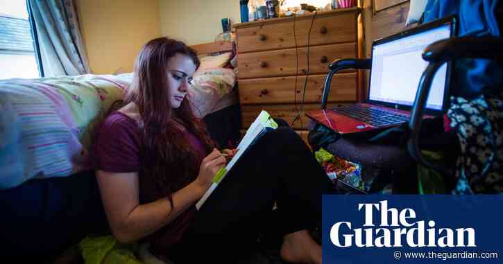 One in three of England’s university starters ‘may live at home’ this year