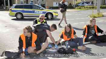 „Letzte Generation“ in Braunschweig: Polizei nutzt Trennschleifer