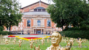 Kunstprojekt vor Festspielhaus: alle Mini-Wagners wohl gestohlen – „Hatte ich in 30 Jahren so noch nie“