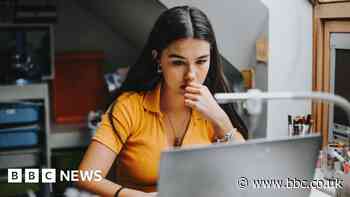 Be quick off the mark for top uni clearing spots, students told