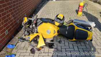 Motorradfahrerin übersieht Auto in Vorsfelde - Unfall
