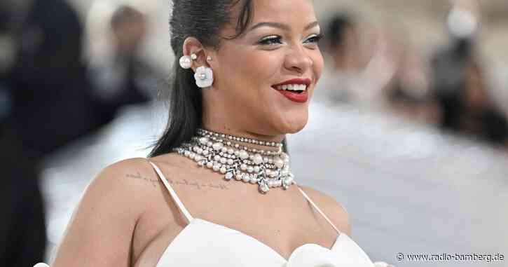 Pop-Superstar Rihanna zeigt sich beim Stillen