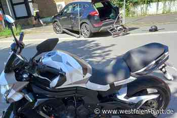 Schwerer Unfall in Warburg: Motorrad kracht gegen Auto