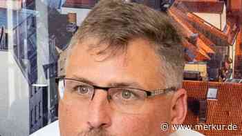 Dachaus Landrat Stefan Löwl redet Klartext: „Wir wollen zum Mond fliegen. Aber wir schaffen es nicht mehr, ein Hallenbad zu betreiben!“