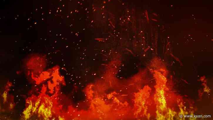 Crews respond to wildfire near SH 130 south of Lockhart in Caldwell county