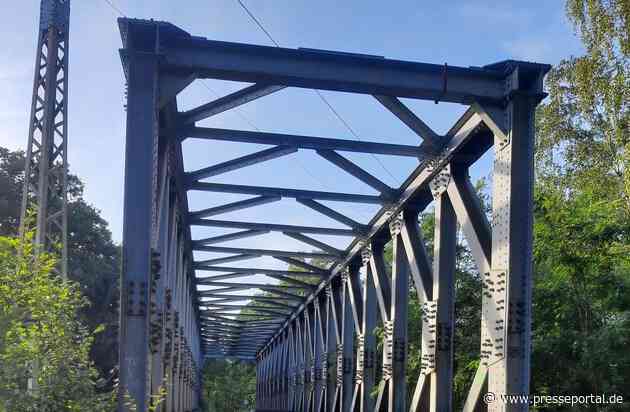 BPOL-HB: Gerade noch rechtzeitig: Metallteile auf Bahngleis entdeckt