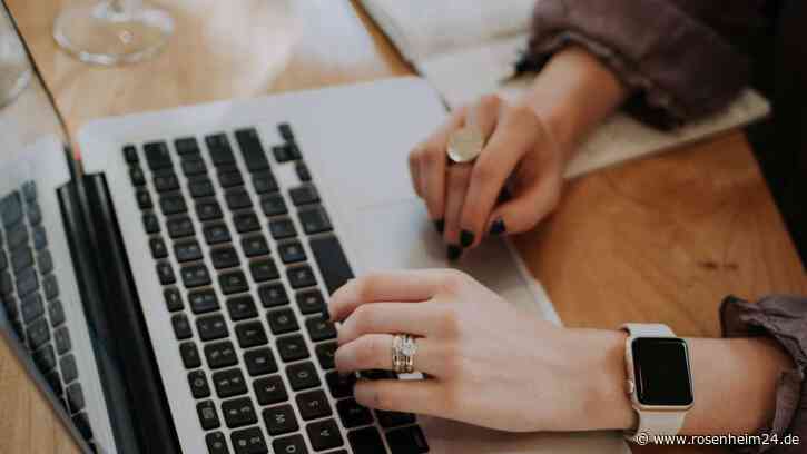 Laiendolmetscher bei EU-Forschungsprojekt ausgezeichnet – 13 weitere Ehrenamtliche starten ihre Ausbildung