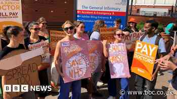 Yorkshire junior doctors begin four-day strike over pay row