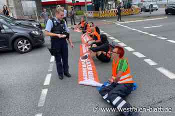„Klimakleber“ blockieren Straßen in Bielefeld