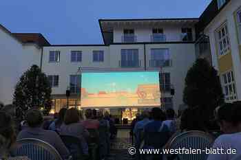 Steinhagen: Staubtrockener Humor und bizarre Komik