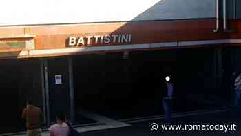 Aggredisce i vigilantes e impedisce di chiudere la stazione metro