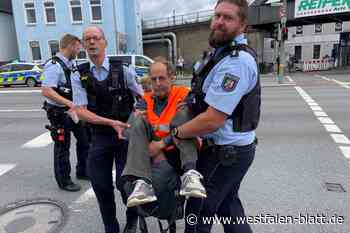 „Klimakleber“ blockieren Straßen in Bielefeld -Presslufthammer im Einsatz