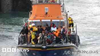 Migrant boat sinks in Channel killing six people
