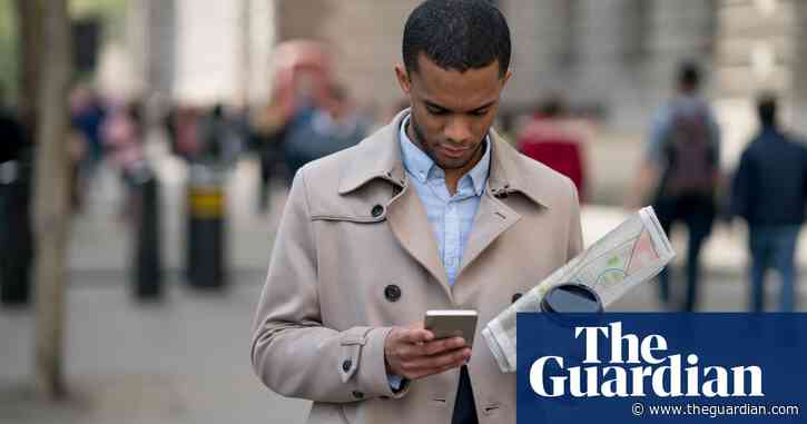 People texting while walking more likely to have accidents, study confirms
