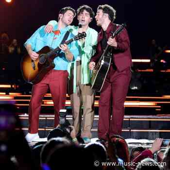 Jonas Brothers kick off 'The Tour' at Yankee Stadium