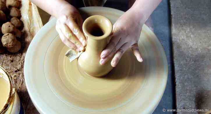 Darmstädter Kunsthandwerkermarkt auf dem Friedensplatz