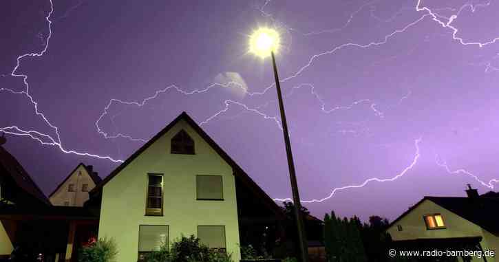 Unfälle und Blitzeinschläge nach Unwettern in Bayern
