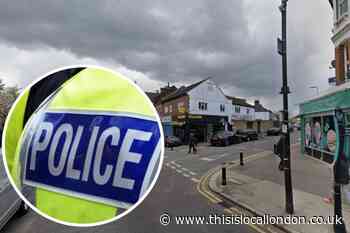 Man's hand slashed in South Woodford group mugging